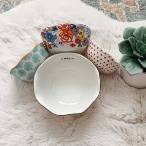 The Pioneer Woman Floral Stoneware Measuring Cups